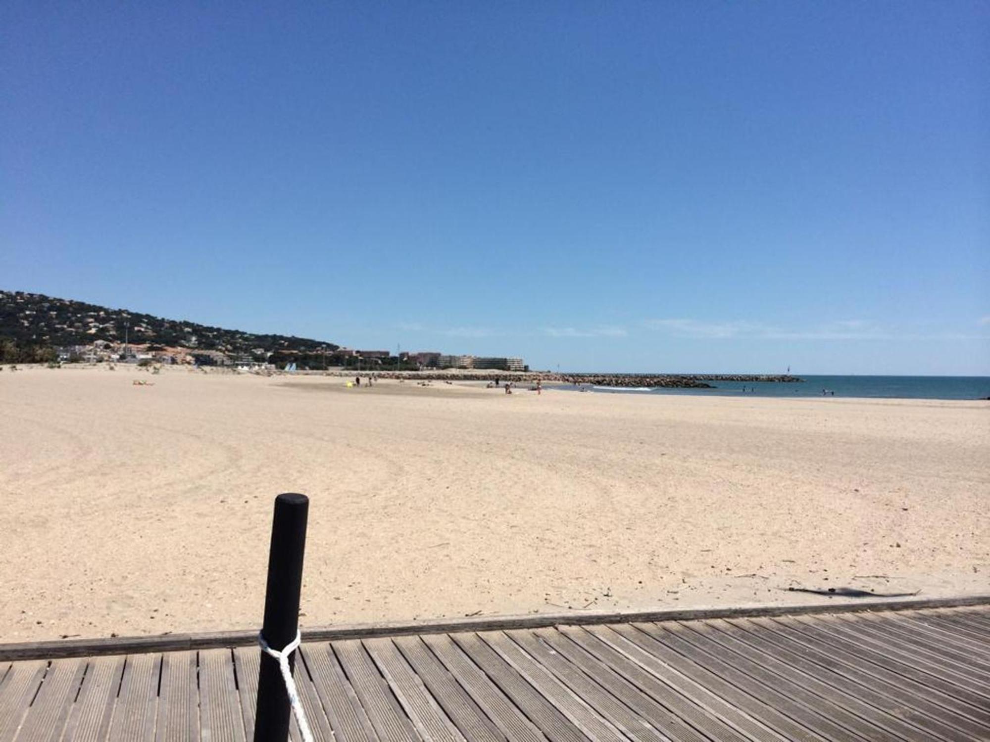 Appartement 2 Pieces Avec Terrasse 25M² Et Parking A 50M De La Plage - Fr-1-338-114 Sete Luaran gambar